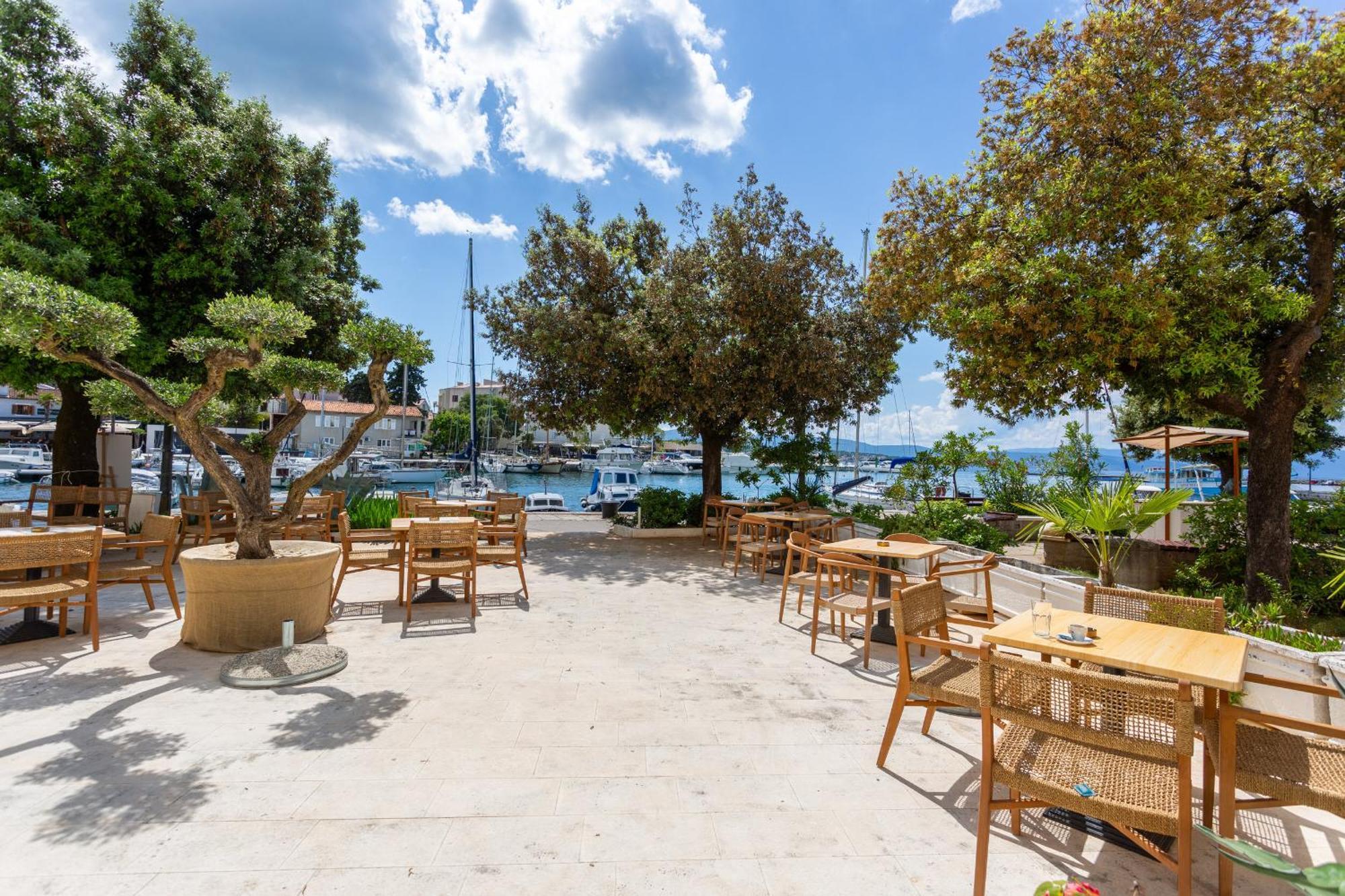Hotel Adria Malinska Exterior photo