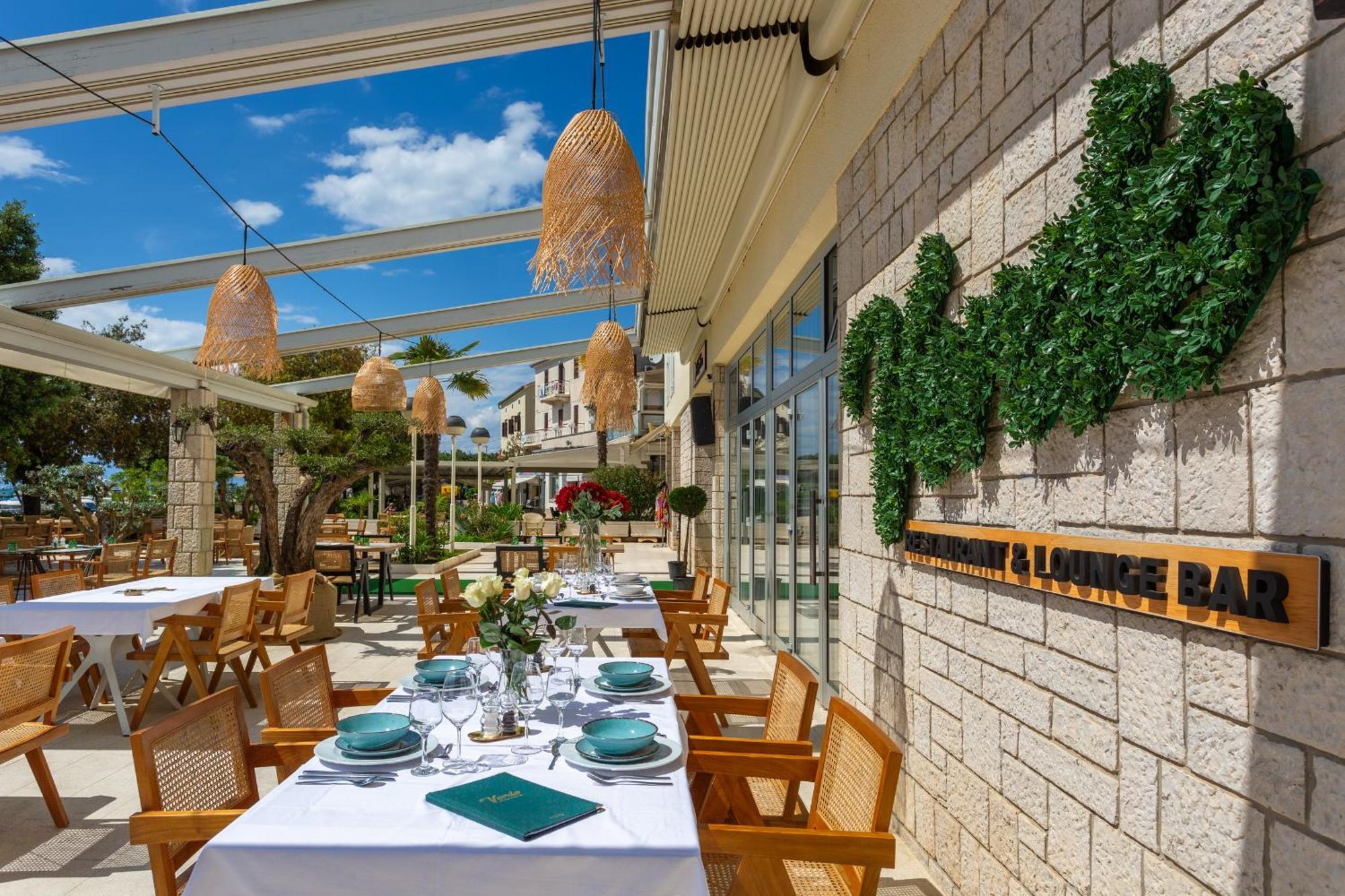 Hotel Adria Malinska Exterior photo