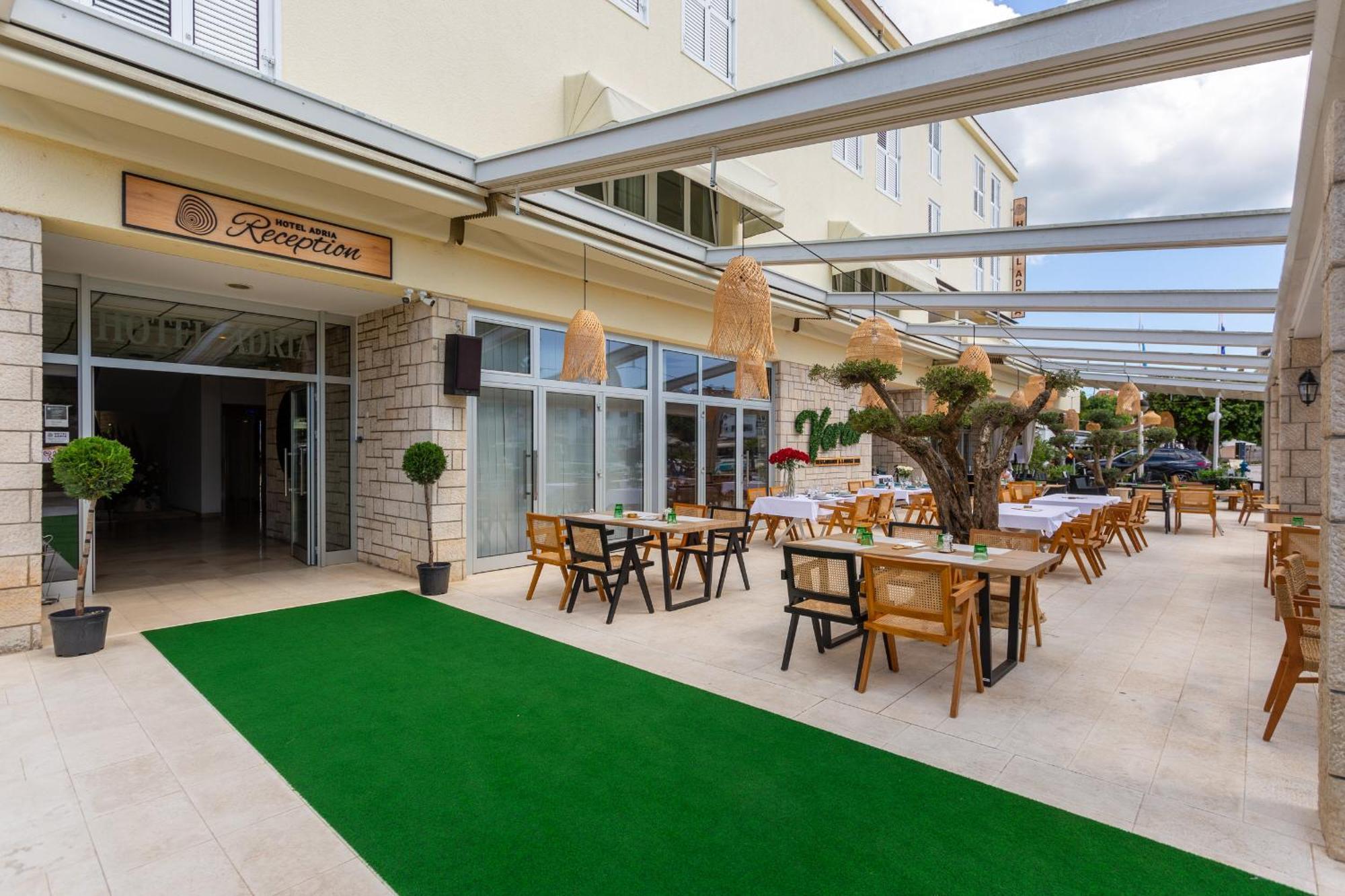 Hotel Adria Malinska Exterior photo
