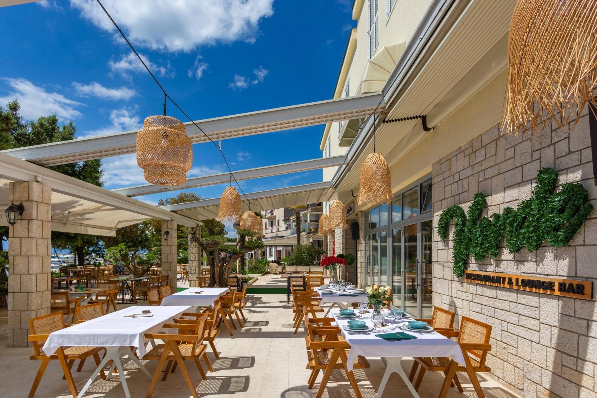 Hotel Adria Malinska Exterior photo